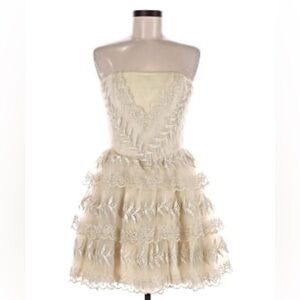 Betsey Johnson Ivory Tiered Lace Strapless Formal Dress. Size 2